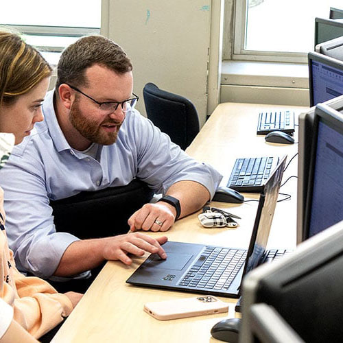 Professor Jason Smith helping students during EGR 102